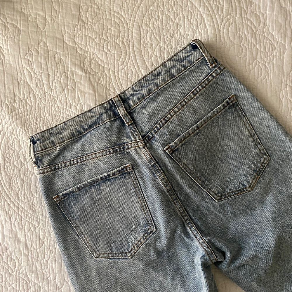 Princess Polly straight leg baggy distressed jeans in light wash size 2